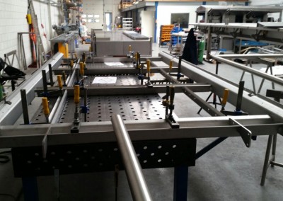Samenstellen en aflassen RVS onderdeel van productielijn-Askom Techniek